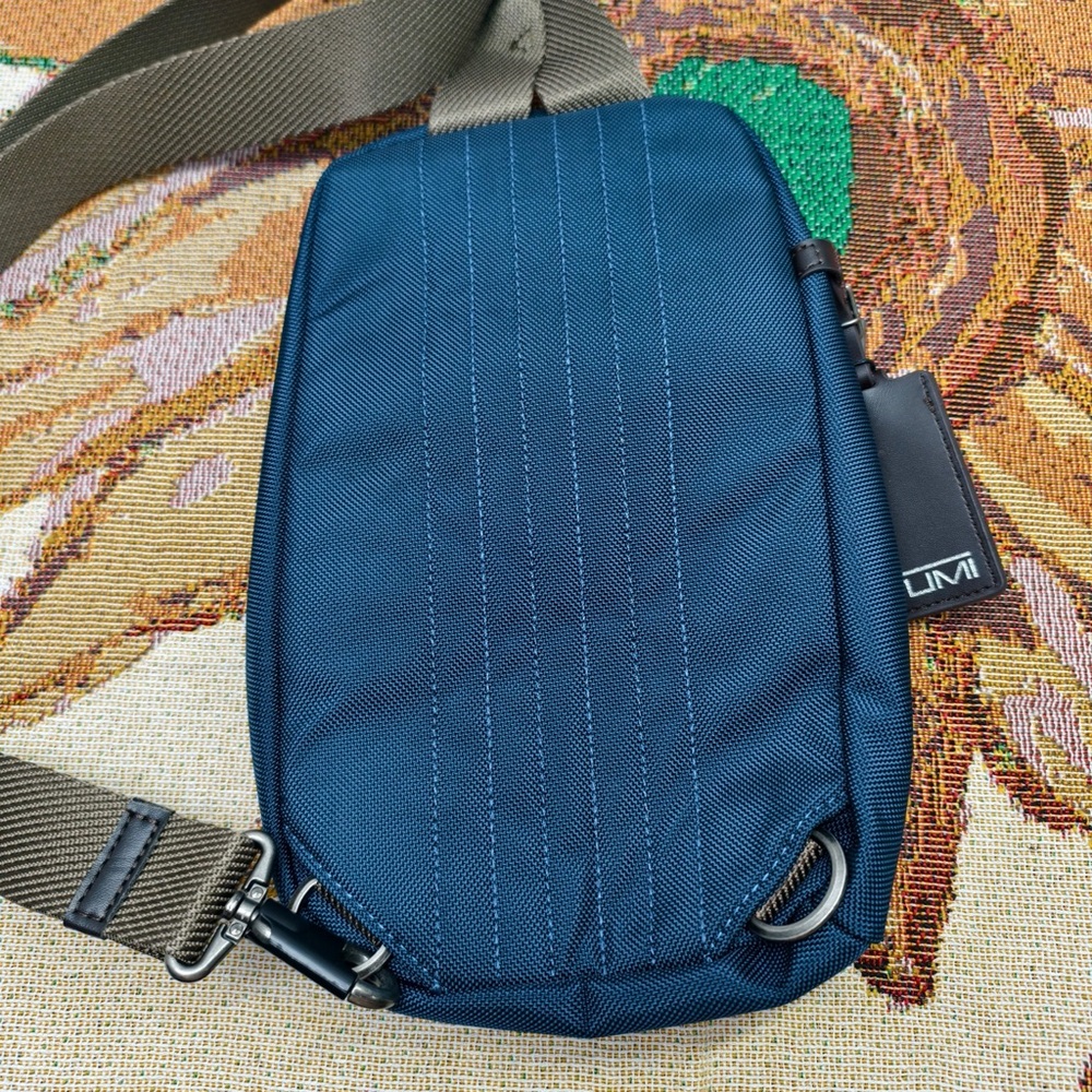 🌺Tumi Alpha Bravo Compact Shoulder Bag|Chest Pack - Picture 3 of 6